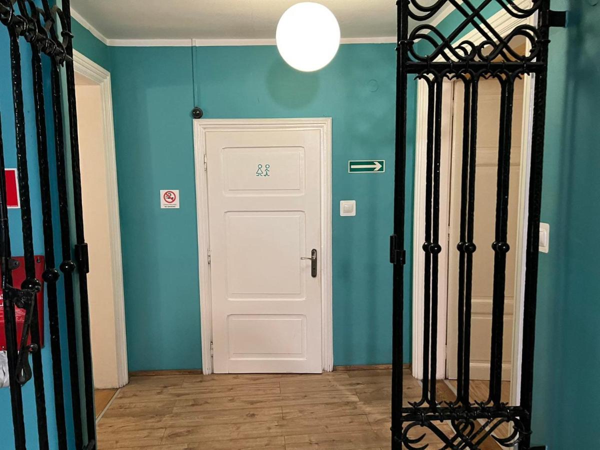 50 People Bis Apartment Kraków Exteriör bild
